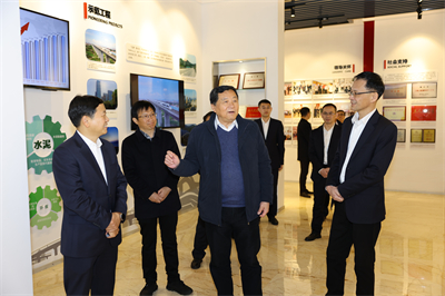 2023年2月，中國水泥協(xié)會會長高登榜來紅獅集團(tuán)調(diào)研指導(dǎo)
